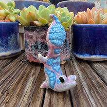 Load image into Gallery viewer, GECKO - GRAPE, HANDSTAND