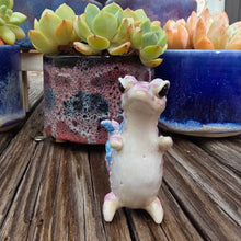 Load image into Gallery viewer, GECKO - GRAPE, STANDING