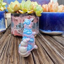 Load image into Gallery viewer, GECKO - GRAPE, STANDING