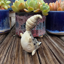 Load image into Gallery viewer, GECKO - OREO, HANDSTAND