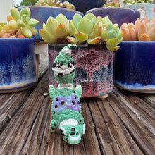 Load image into Gallery viewer, GECKO - JADE, HANDSTAND