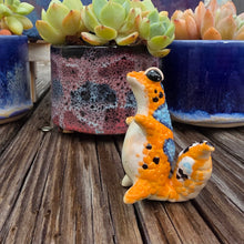 Load image into Gallery viewer, GECKO - APRICOT, STANDING