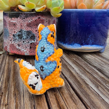 Load image into Gallery viewer, GECKO - APRICOT, STANDING