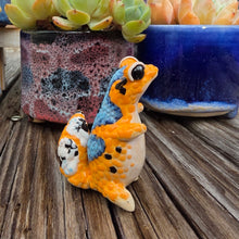 Load image into Gallery viewer, GECKO - APRICOT, STANDING