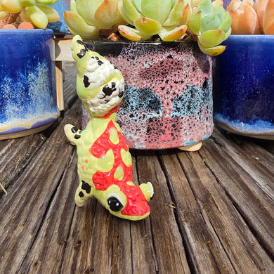 GECKO - HOT PISTACHIO, HANDSTAND