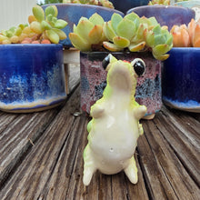 Load image into Gallery viewer, GECKO - HOT PISTACHIO, STANDING