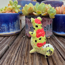 Load image into Gallery viewer, GECKO - HOT PISTACHIO, STANDING