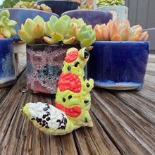 Load image into Gallery viewer, GECKO - HOT PISTACHIO, STANDING